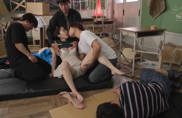 sex anime rên Giúp đỡ cậu anh người yêu bị bắt nạt, học sinh nữ dính vào đám côn đồ biến thái